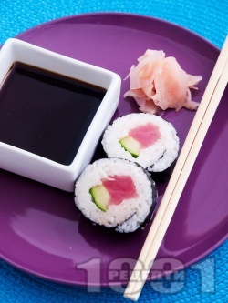 Суши с риба тон и авокадо - снимка на рецептата